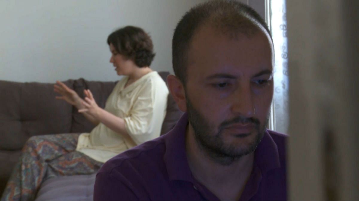 Família de jornalistas obrigada a fugir para a Grécia