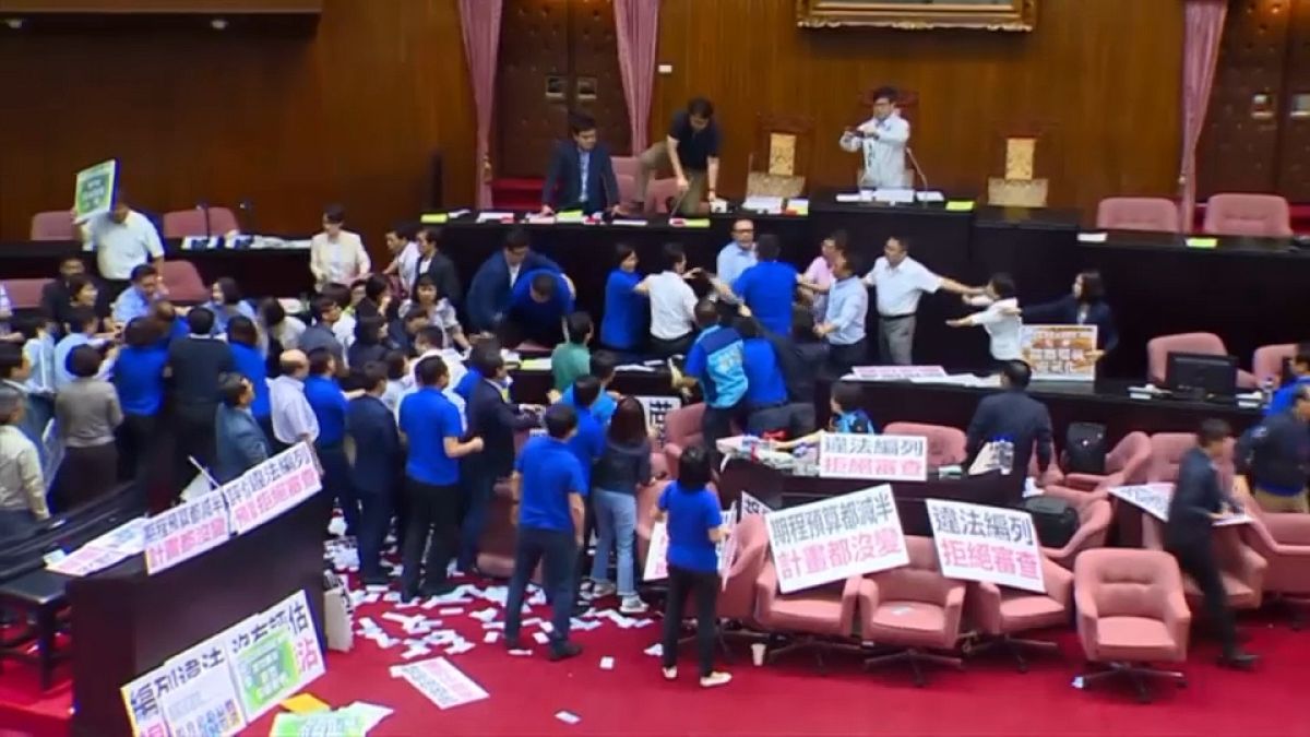 Драка в тайваньском парламенте