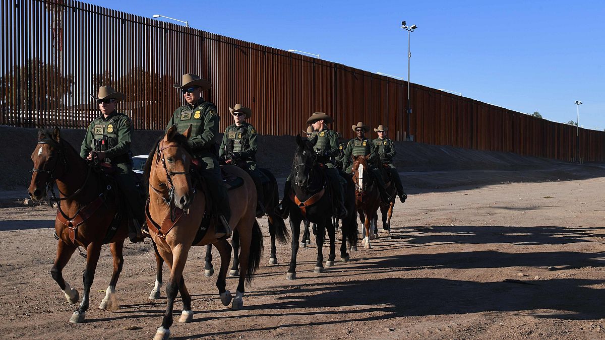Image: Calexico border wall