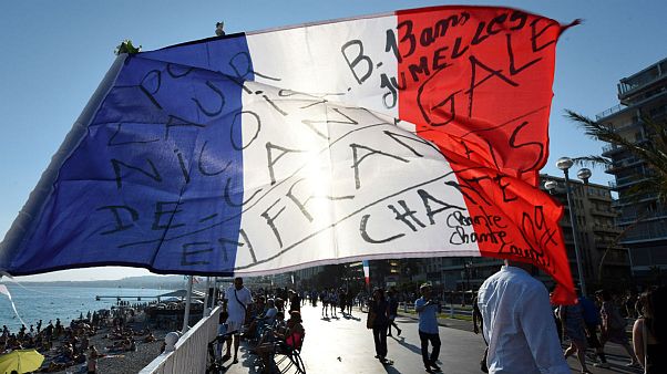 Emmanuel Macron garante apoio às vítimas do atentado de Nice Emmanuel Macron garante apoio às vítimas do atentado de Nice