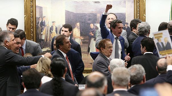 Câmara de deputados adia leitura de parecer sobre denúncia contra Michel Temer Câmara de deputados adia leitura de parecer sobre denúncia contra Michel Temer