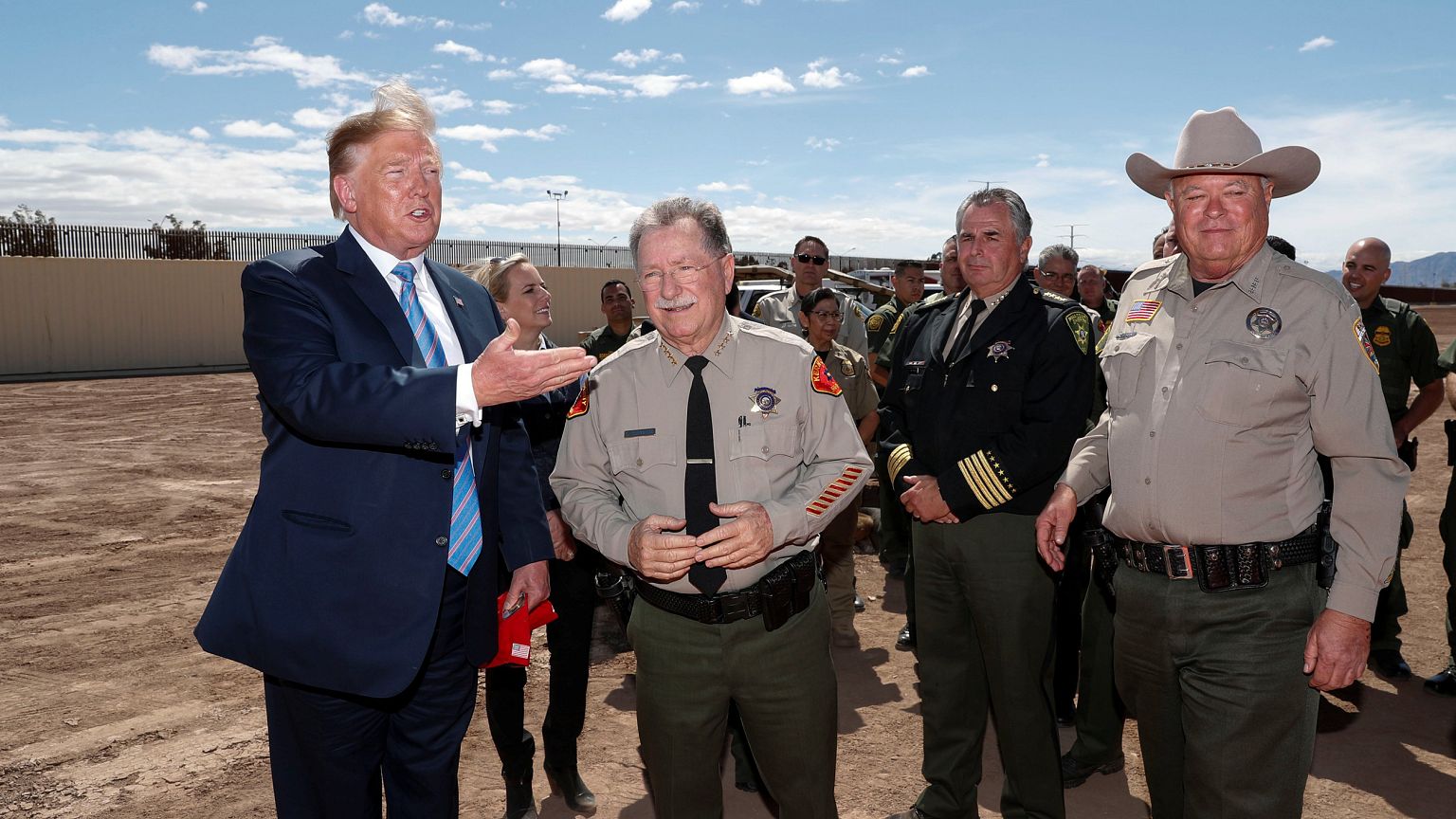 Image: U.S. President Trump visits U.S.-Mexico border in Calexico, Californ