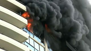 In fiamme un grattacielo di Honolulu