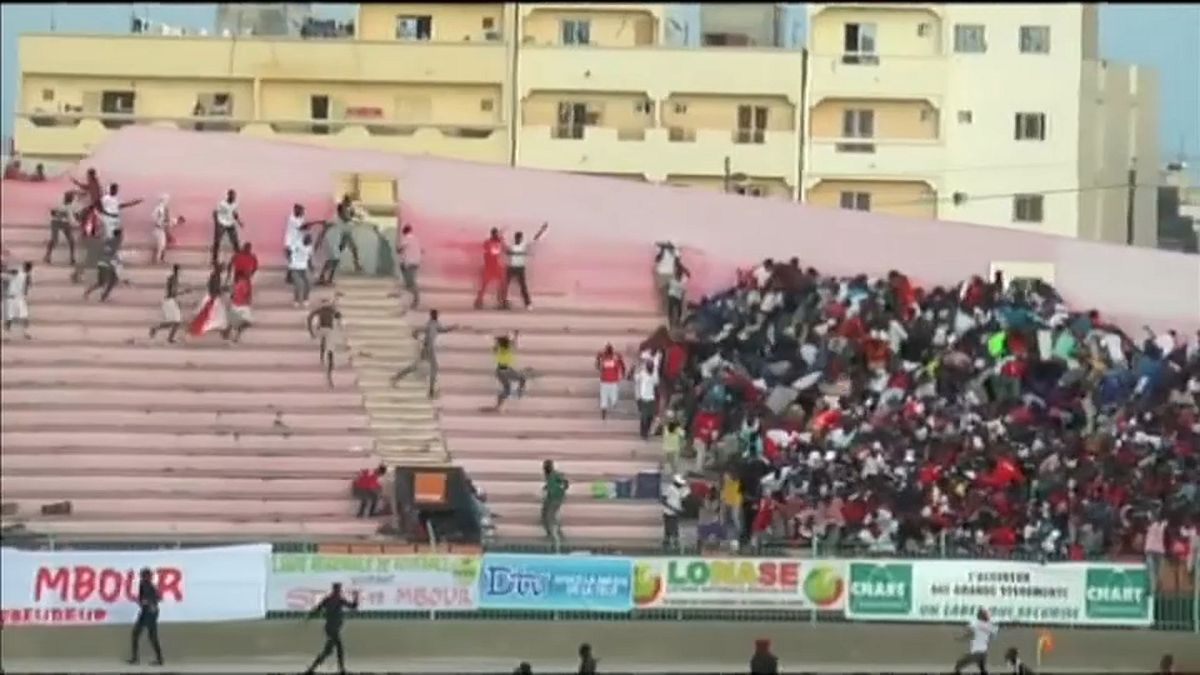 Смертельная давка на футбольном стадионе в Дакаре