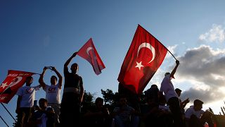 Erdogan se da un baño de multitudes en el primer aniversario de la intentona golpista