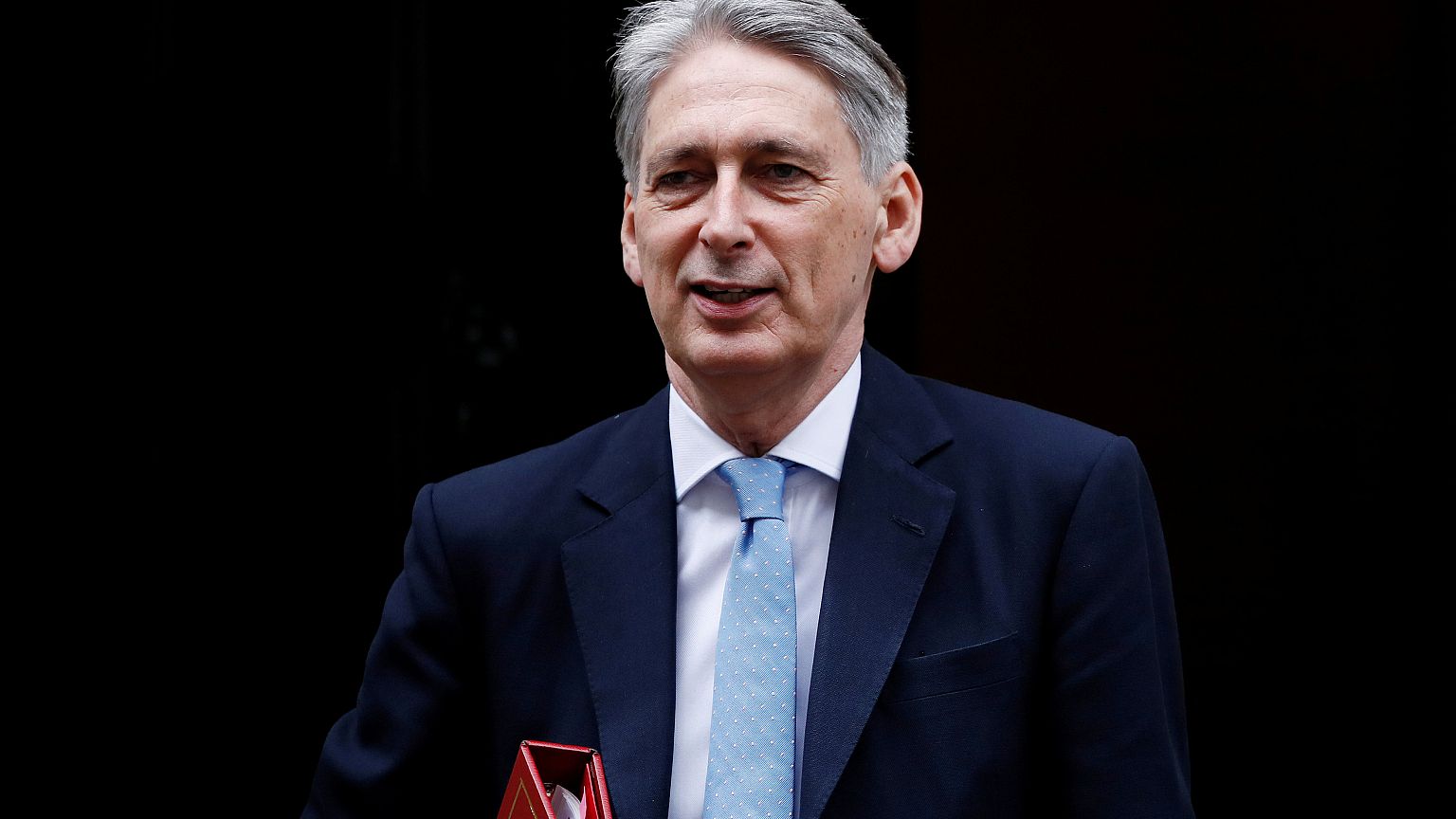 UK: Cabinet 'warming to idea of phased Brexit' - Philip Hammond