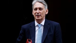 UK: Cabinet 'warming to idea of phased Brexit' - Philip Hammond
