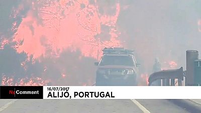 Brucia il Portogallo, fuoco vicino alle case