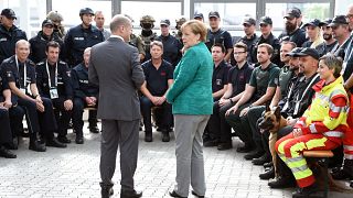 Merkel defiende al alcalde de Hamburgo