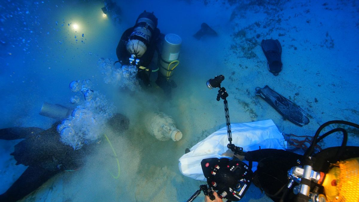 Eight ancient shipwrecks discovered off Greece