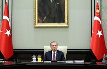 Il parlamento turco estende lo stato di emergenza per altri tre mesi