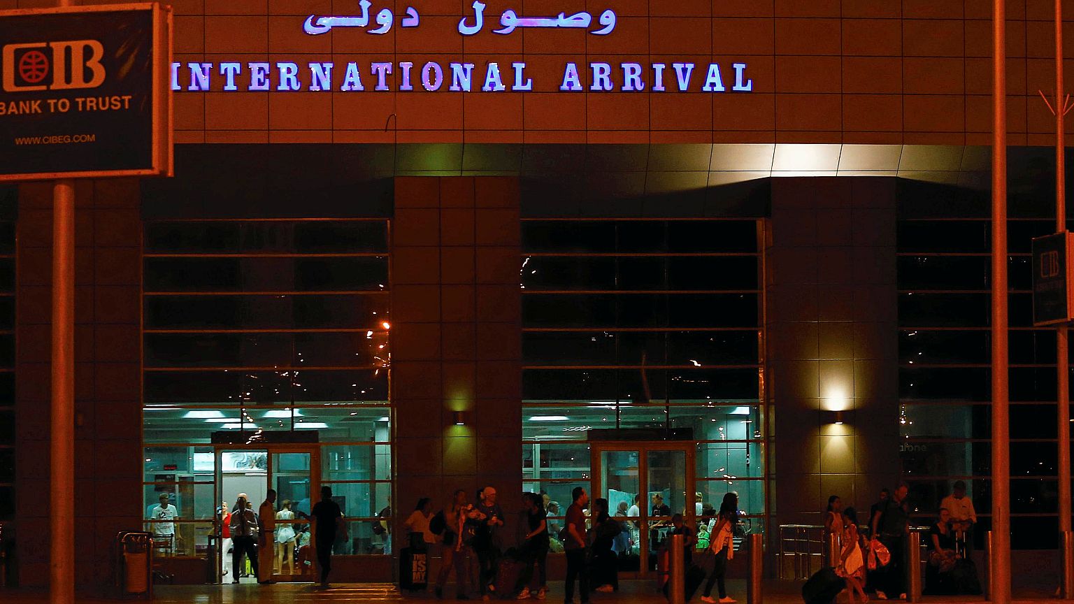 مصر تفرض على القطريين الحصول على تأشيرات باستثناء الزوجات والطلاب