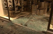 Βίντεο: Σπασμένες βιτρίνες στην Ερμού - Επεισόδια στην πορεία για την Ηριάννα