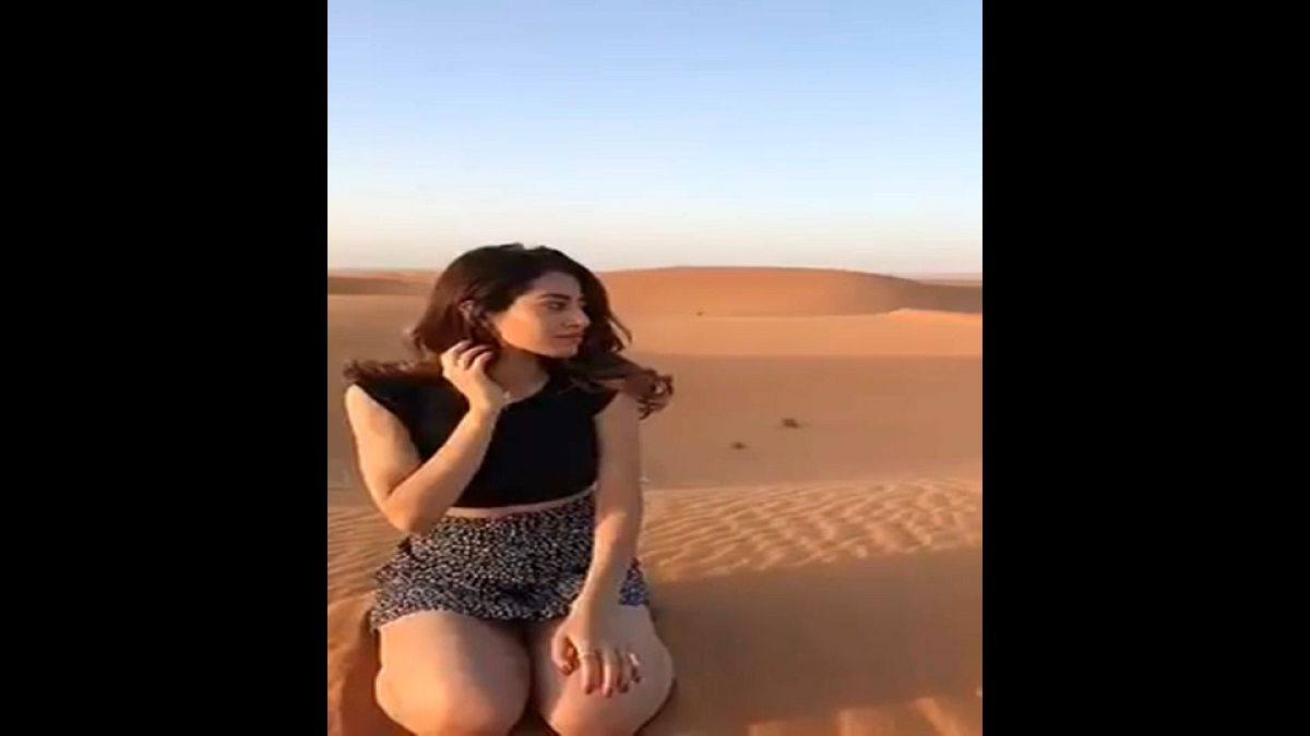 ویدئوی جنجالی در عربستان؛ دختری با دامن کوتاه دستگیر شد