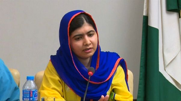 In Nigeria Malala promuove l'istruzione dei bambini In Nigeria Malala promuove l'istruzione dei bambini