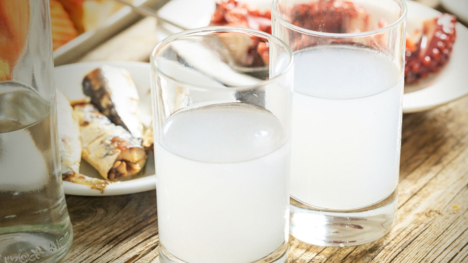 Οι Γερμανοί πίνουν περισσότερο ούζο από τους...Έλληνες!