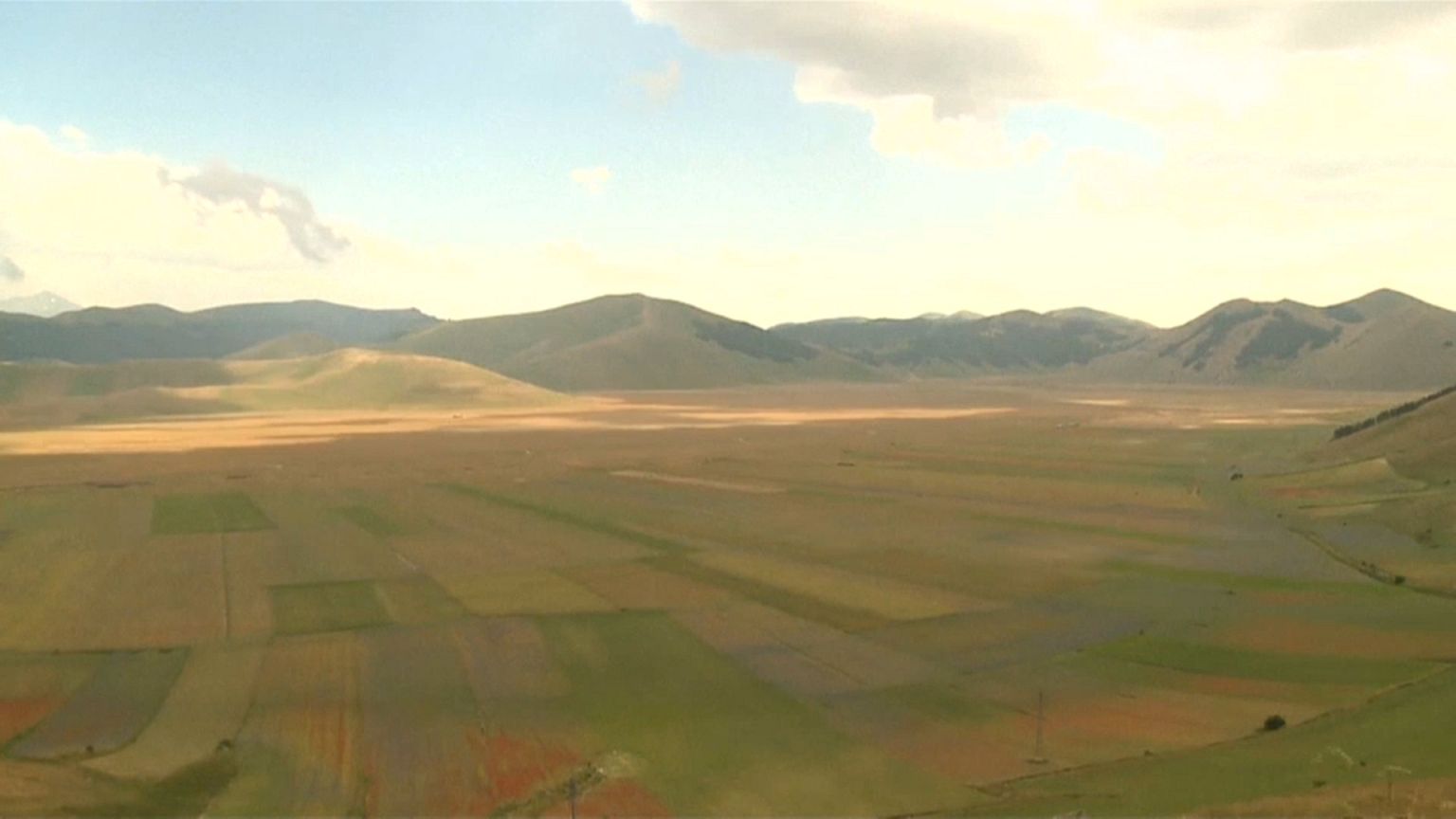 Sisma: riapre la strada, Castelluccio di Norcia rinasce