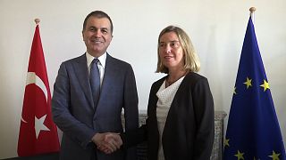 Mogherini deveria condenar "injustiça ultrajante na Turquia", diz Amnistia Internacional