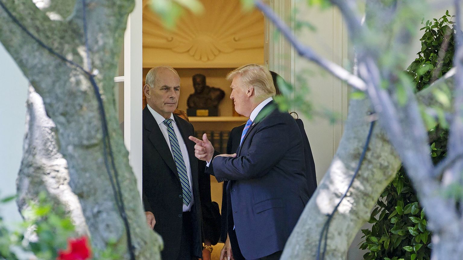 Image: CORRECTION-US-POLITICS-TRUMP-DEPARTS