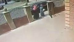 ایجاد وحشت با تظاهر به اسیدپاشی به دو زن مسلمان در بریتانیا