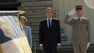 Emmanuel Macron face aux militaires