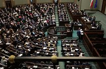 A lengyel parlament alsóháza megszavazta a sokat vitatott javaslatot