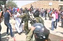Soldados israelitas respondem com gás lacrimogéneo a protesto palestiniano
