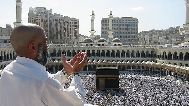السعودية تفتح أبواب مكة للقطريين الراغبين في الحج جوا السعودية تفتح أبواب مكة للقطريين الراغبين في الحج جوا
