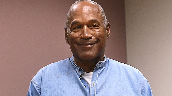 O.J. Simpson ha ottenuto la libertà condizionale e uscirà di prigione il 1 ottobre. O.J. Simpson ha ottenuto la libertà condizionale e uscirà di prigione il 1 ottobre.