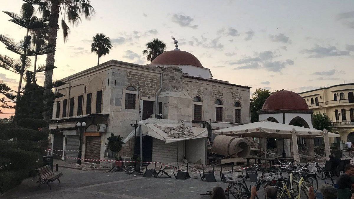 مقتل شخصين في زلزال ضرب المناطق السياحية بتركيا واليونان