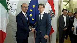 Австрия призывает Италию остановить нелегалов