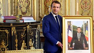 Macron sort-il du cadre ? Certains maires attisent la polémique