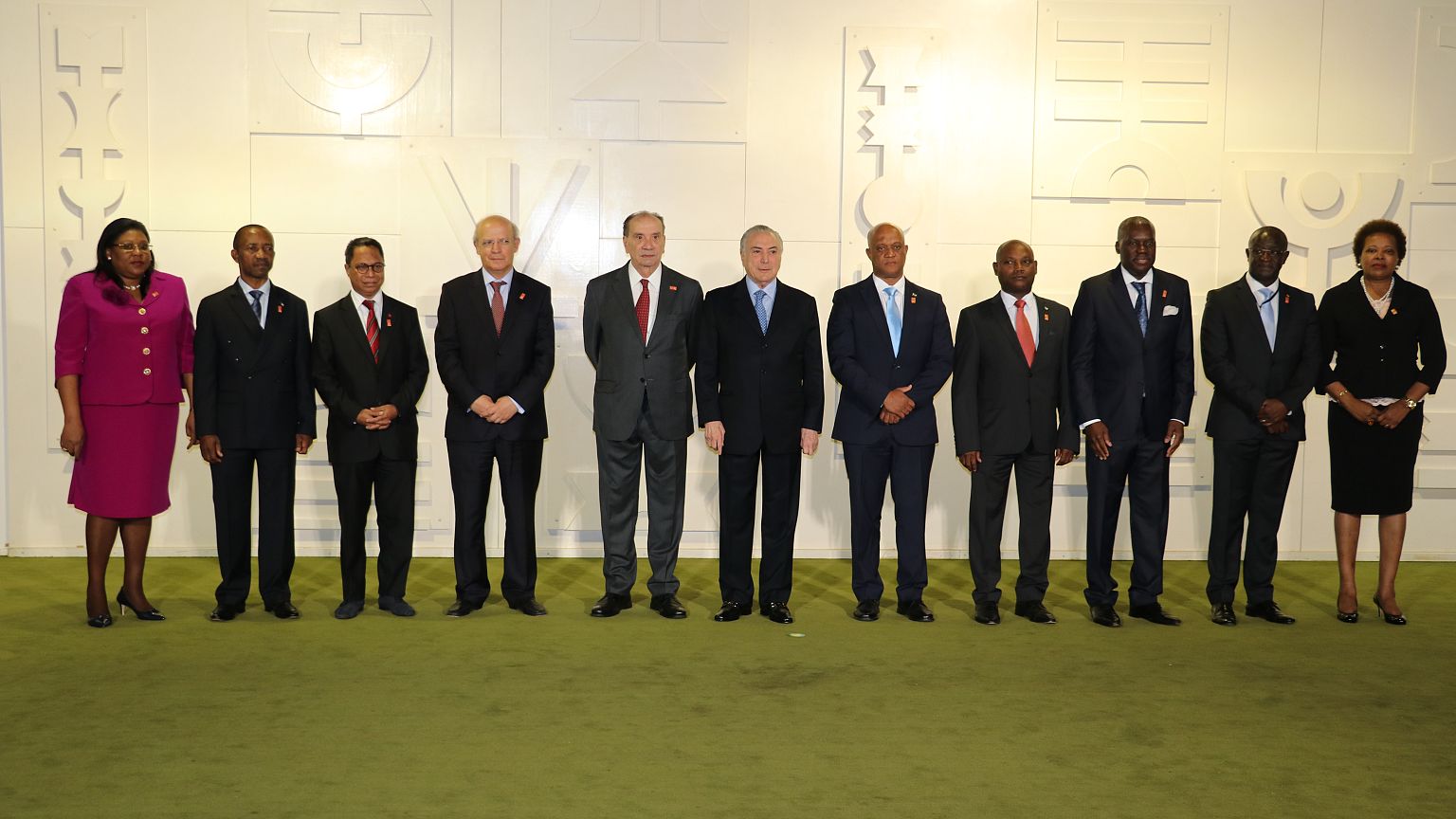 CPLP adia tema da livre-circulação