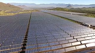Chile inaugura una planta solar de 350.000 paneles