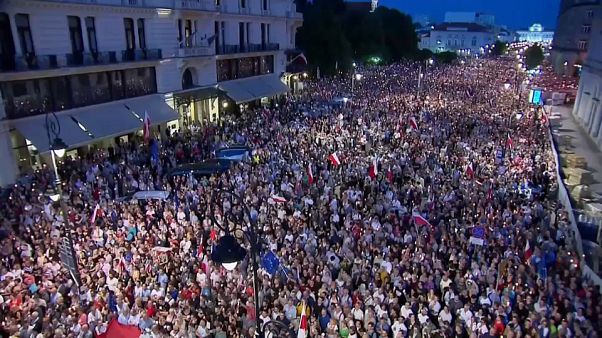 Polonia: 50.000 personas en las calles por la democracia Polonia: 50.000 personas en las calles por la democracia