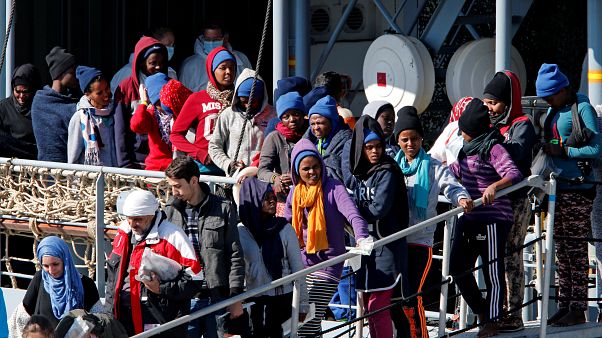 Nave anti-migranti verso la Sicilia, sindaco di Catania vieterà l'attracco Nave anti-migranti verso la Sicilia, sindaco di Catania vieterà l'attracco