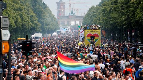 Tausende Teilnehmer des Berliner CSD bejubeln die Ehe für alle