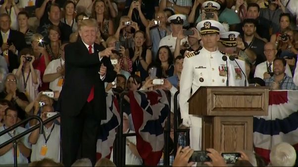 Donald Trump diz ter "poderes absolutos para perdoar" Donald Trump diz ter "poderes absolutos para perdoar"