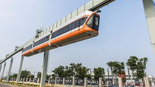 أسرع مترو معلق في الصين يدخل التشغيل التجريبي