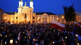 Gyertyás tüntetések Lengyelországban