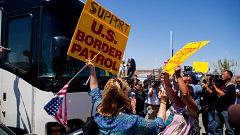 Image: Demonstrators picketing against the arrival of undocumented migrants
