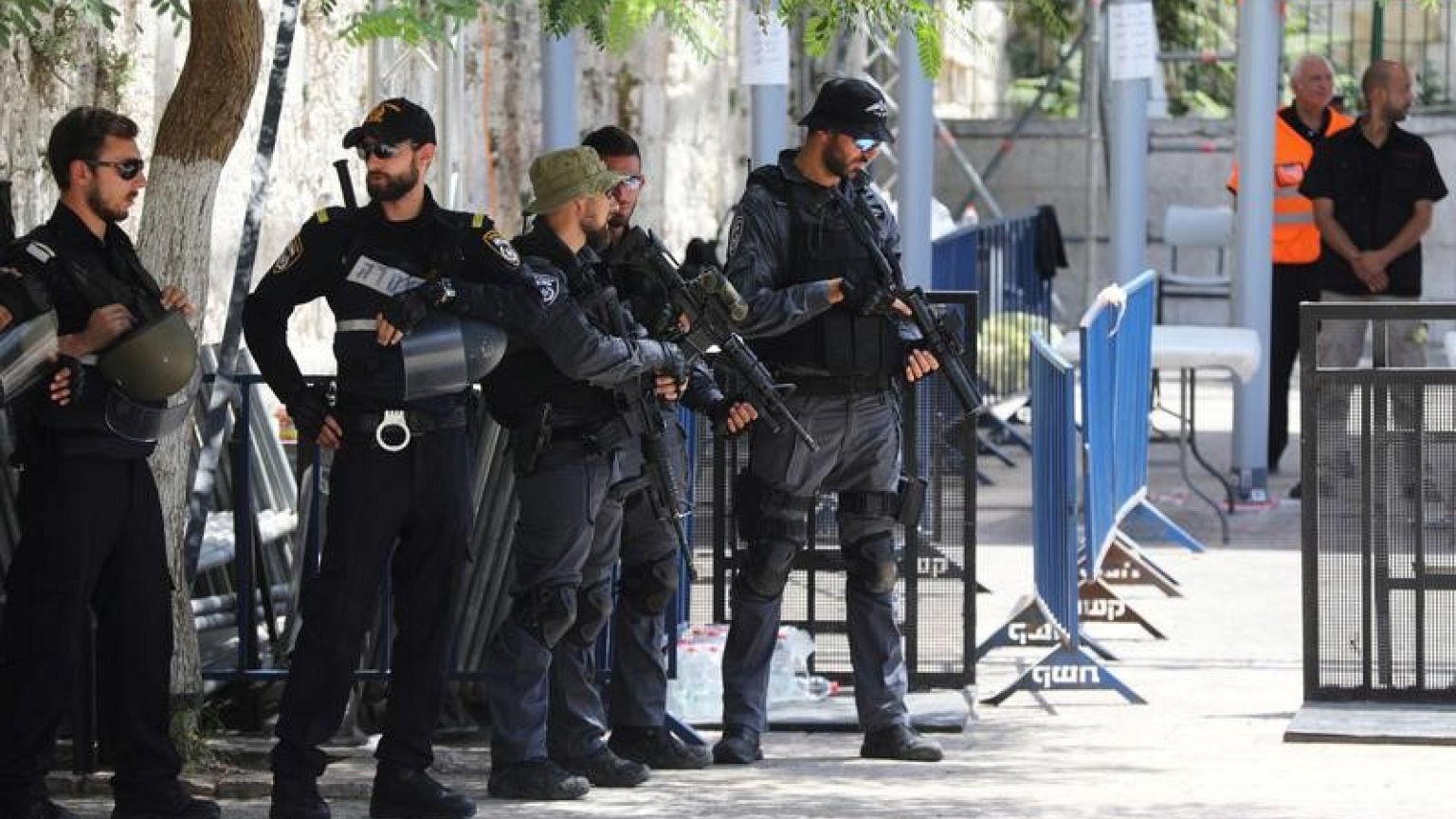 فلسطين: كل ما تريد معرفته عن أزمة البوابات الالكترونية وحلها