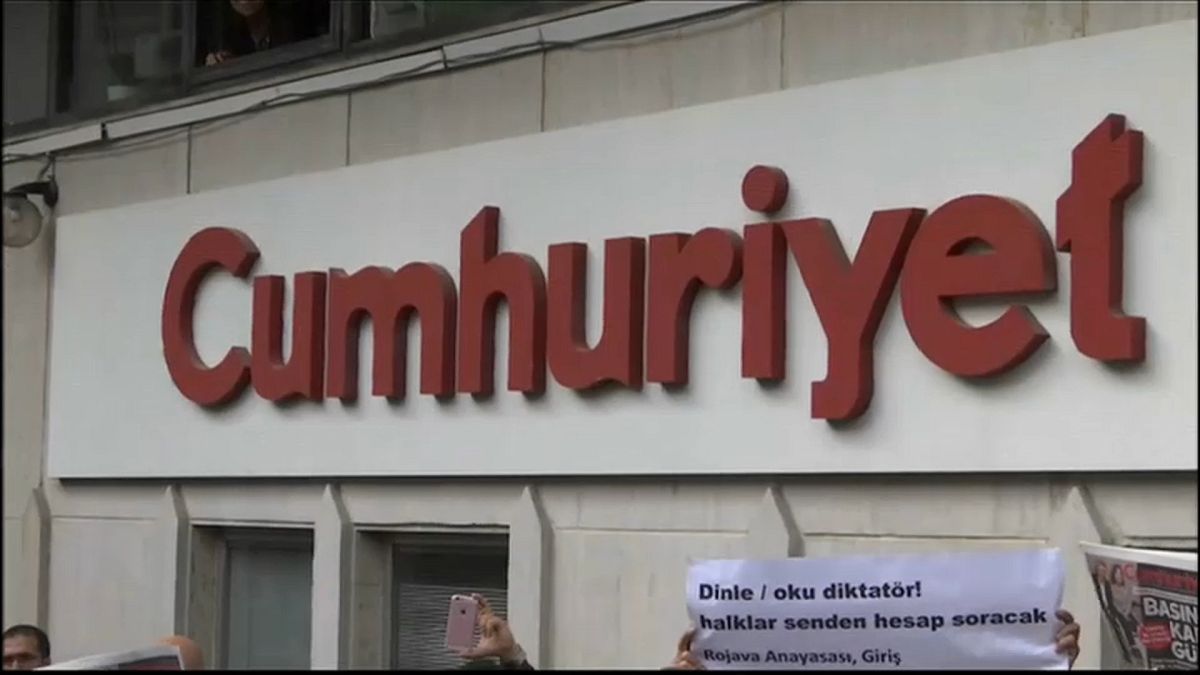 Prozess gegen "Cumhuriyet"-Mitarbeiter beginnt
