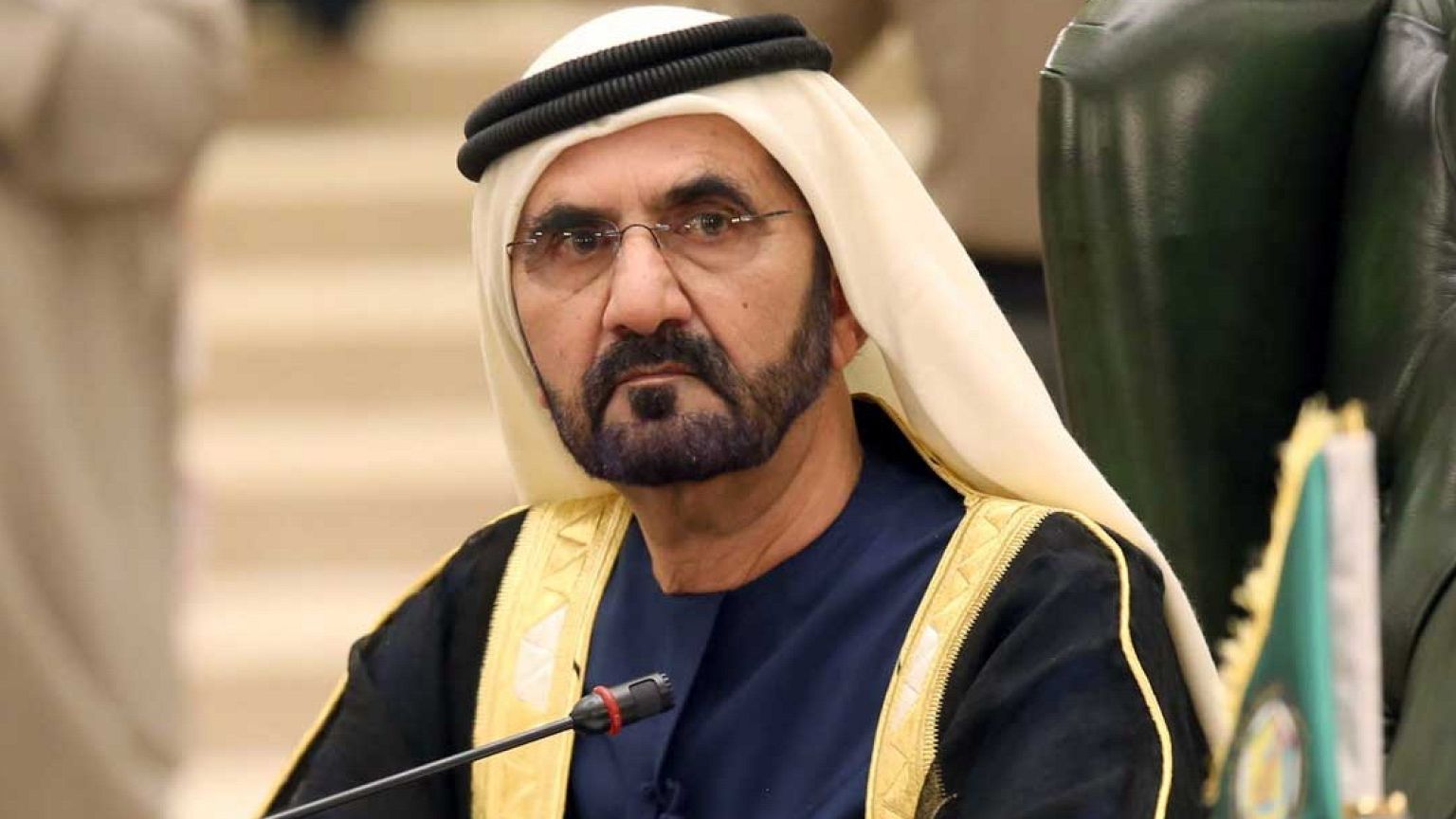 محمد بن راشد يشارك متابعيه على تويتر ما تعلمه خلال مسيرته