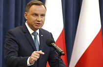 Presidente polaco anuncia veto parcial à polémica reforma judicial