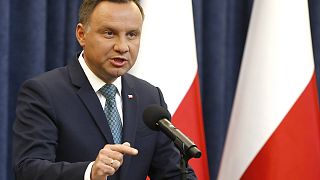 Presidente polaco anuncia veto parcial à polémica reforma judicial
