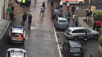 Cinq blessés en Suisse par un homme armé d'une tronçonneuse