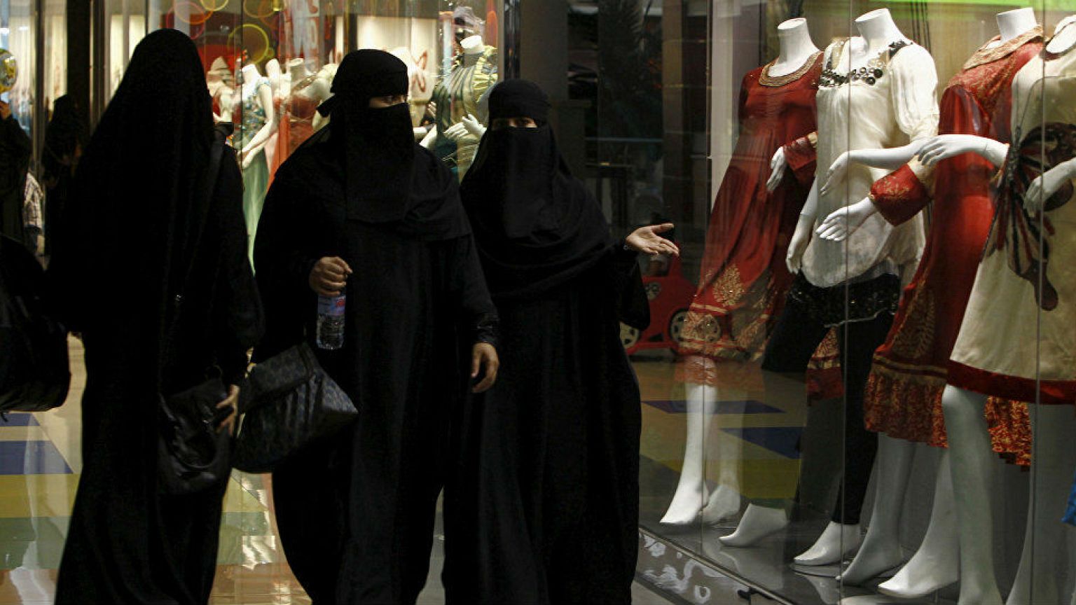 حرب #الهاشتاغ السعودي بين التنورة والنقاب