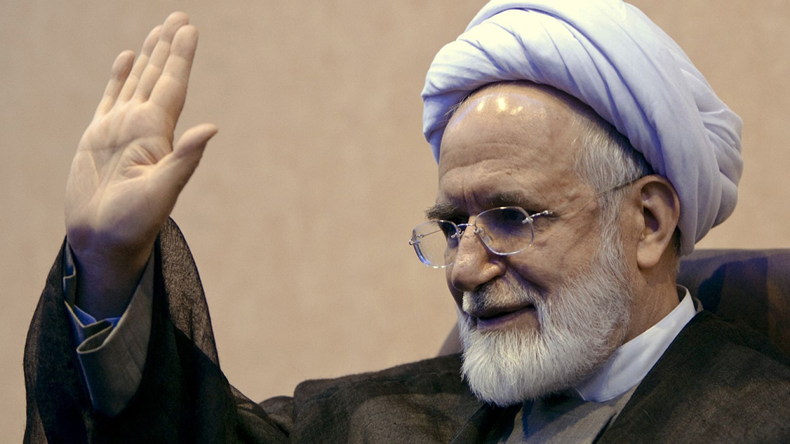 مهدی کروبی در پی عارضه قلبی به بیمارستان منتقل شد