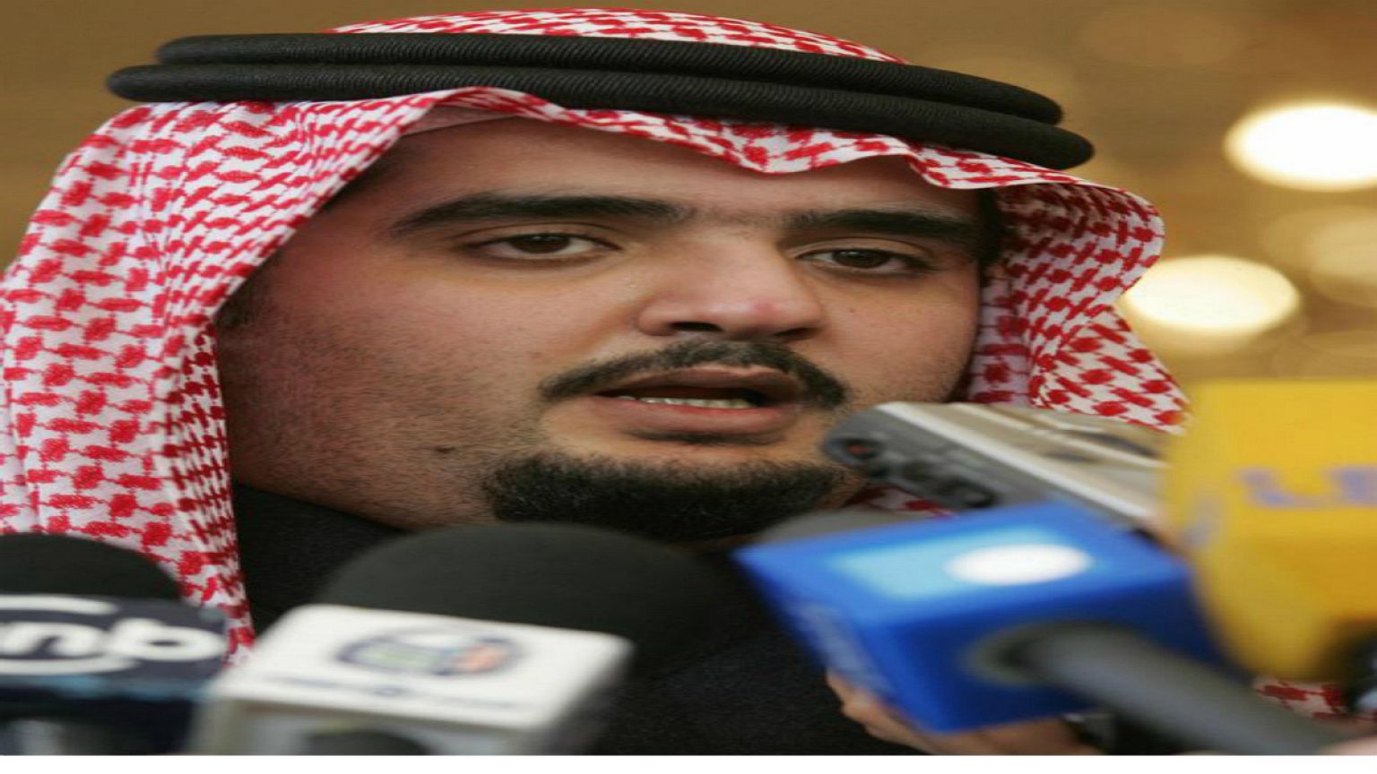 الأمير عبد العزيز بن فهد يصف ولي عهد أبو ظبي بالشيطان